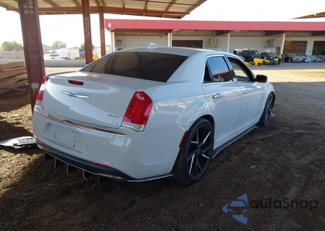 2018 Chrysler 300 Limited z USA, uszkodzony, nr VIN 2C3CCAEGXJH319794